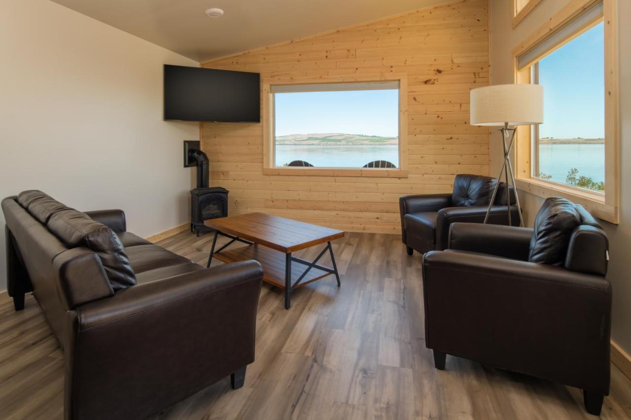 River Lodge And Cabins Boardman Bagian luar foto